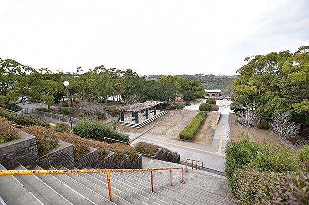 明和中央公園【明和中央公園】鹿児島市明和2丁目にある公園です。テニスコート、遊具、トイレ、駐車場有り 230m