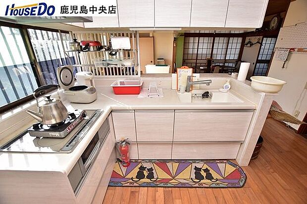 【キッチン】L字型キッチンは作業スペースが広く使えて料理もはかどります♪