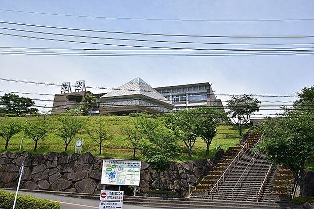 鹿児島実業高等学校【鹿児島実業高等学校】鹿児島実業高等学校は、鹿児島市五ヶ別府町にある私立高等学校です。創立　1916年校訓　不屈不撓 960m