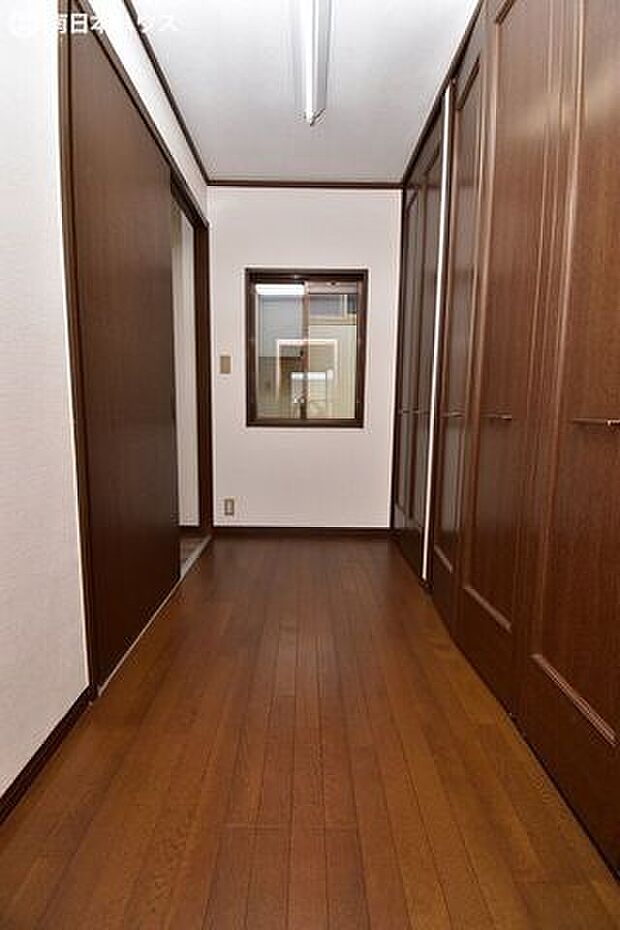 【納戸】廊下と和室から出入り可能な納戸です♪