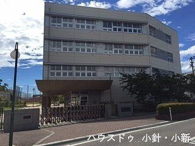 新潟市立山田小学校 990m