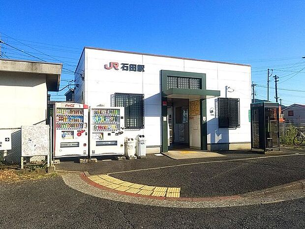 【ＪＲ日田彦線 石田駅】田園風景が広がり、のんびした駅です。日豊本線と同じ路線を走り風景も変わります。 1120m