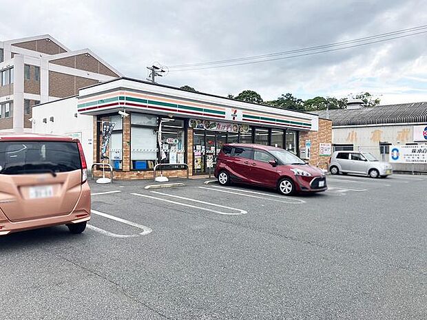 コンビニ セブンイレブン小倉下石田1丁目店 595m