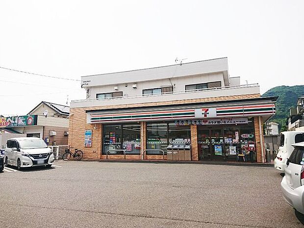 コンビニ セブンイレブン小倉沼本町店 202m