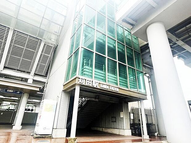 【JR苅田駅】ペデストリアンデッキが設置されている駅です。無料でとても広い駐輪場が便利です。北九州空港行きのバスもあり助かりますね♪ 1830m