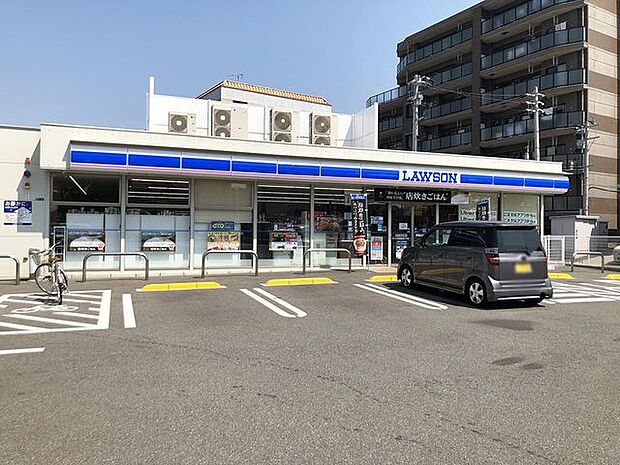 【ローソン田原新町二丁目店】モール大通り沿いにあります。周辺には病院・飲食店・銀行などもあり、便利な場所に位置します♪ 550m