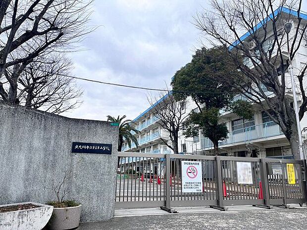 【到津小学校】小倉北区到津八幡神社の横にあります♪校舎が高台にあるので毎日の登下校で足腰が丈夫になります。 1074m