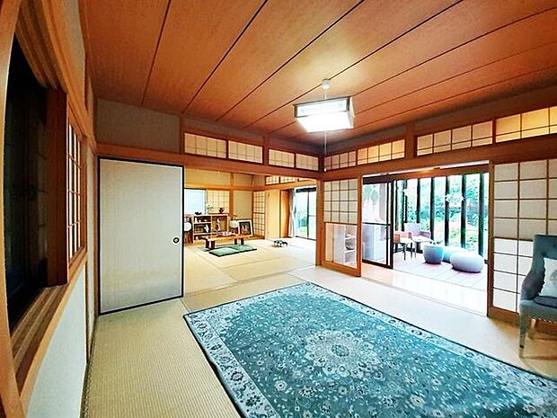 撮影　2022年　6月　日本的な和室でゆっくり過ごせる空間です！■充分な広さの収納を備え、採光良好な和室は、快適空間です。日本的な和室で畳の香りがリラックスできます♪