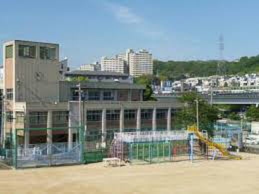 【小学校】神戸市立名谷小学校まで300ｍ