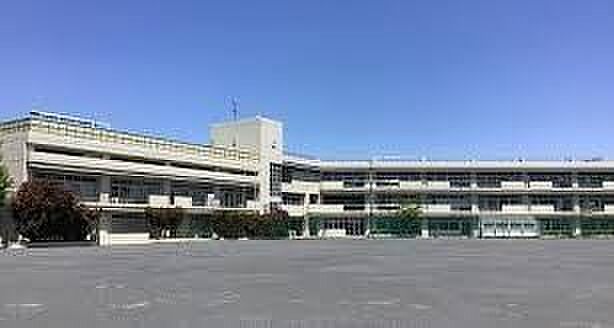 横浜市立南戸塚中学校 徒歩9分。 670m
