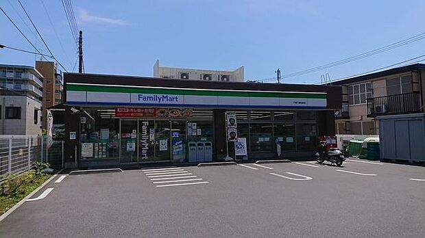 ファミリーマート戸塚下倉田町店 徒歩11分。 810m