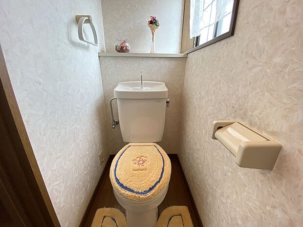 【トイレ】1・2階にトイレあり。階段を降りなくてもいいので、高齢者の方も便利です