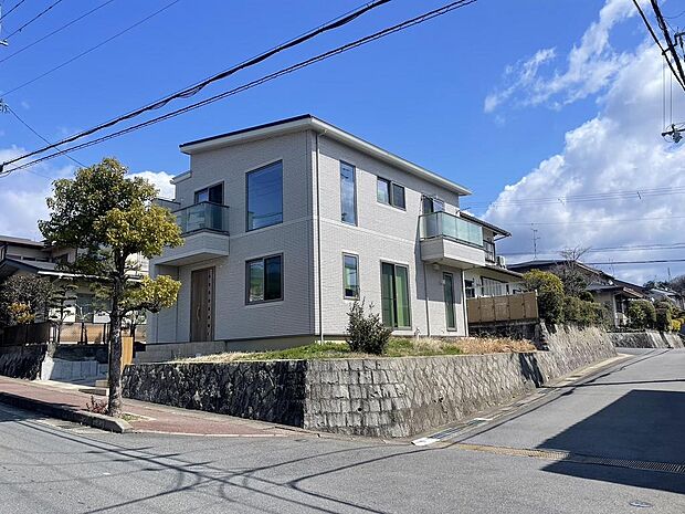 令和元年建築・一条工務店・南西角地・車２台駐車可