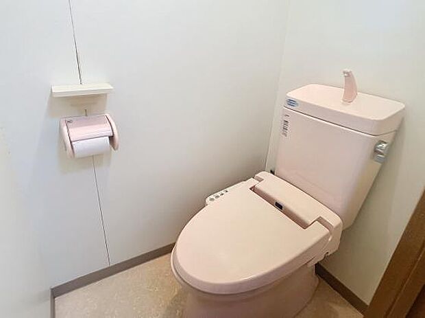 清潔感のある、シンプルな洋風トイレです