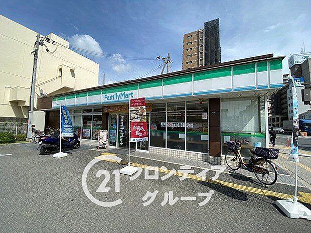 ファミリーマート京阪本通二丁目店 徒歩7分。 560m
