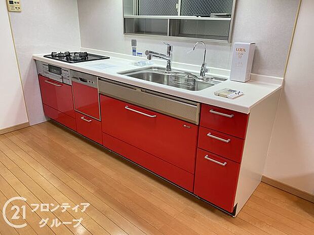 赤いキッチン