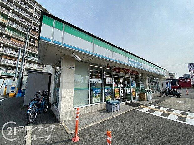 ファミリーマート東大阪瓜生堂店 徒歩6分。 420m