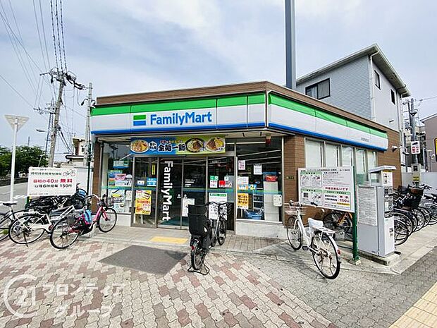ファミリーマート井高野駅前店 徒歩2分。 160m