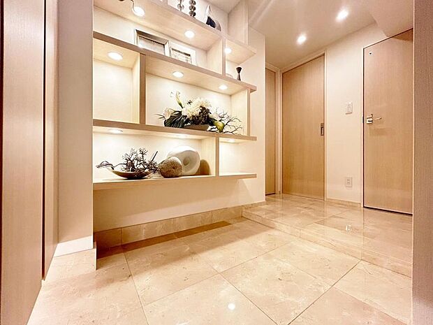 住まう方でカスタマイズしていただける清潔感あふれるデザインの内装。シンプルな空間なだけにそのままでも良いのですが、ご自身のお好きなもので部屋を素敵な空間に創り上げられます。