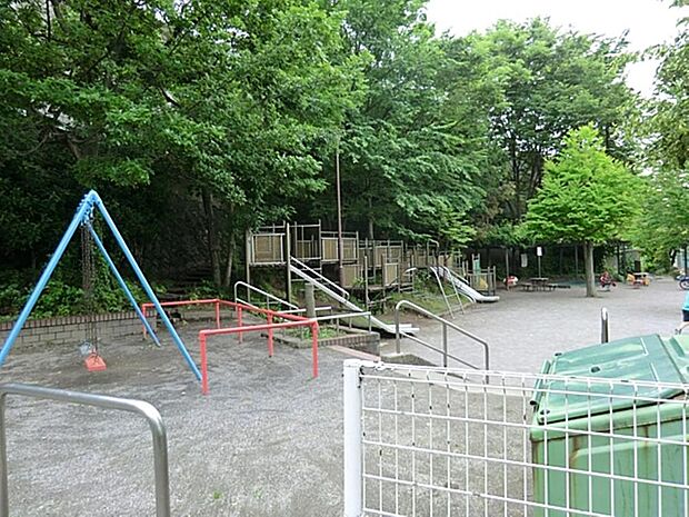 赤羽北一丁目児童遊園まで約348m