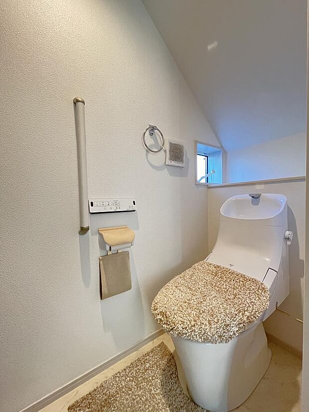 1階のトイレ、保温温水洗浄便座付き