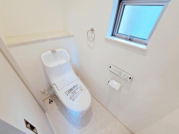 2階のトイレも快適な温水洗浄便座付