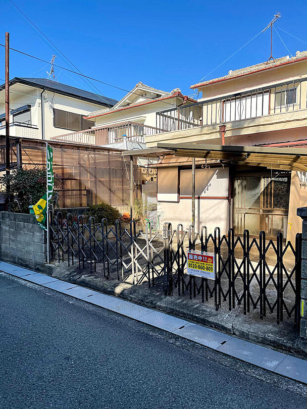 【前面道路含む現地写真】和歌山北バイパスが近く、交通利便性が良いエリア。建築用地や月極駐車場用地にいかがでしょうか。ぜひ一度ご相談ください。