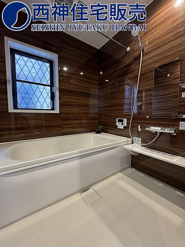 浴室になります。小窓ございますので通気・換気良好でございます。現地（2024年1月9日）撮影