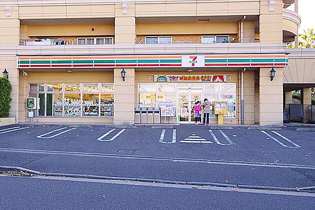 【コンビニエンスストア】セブンイレブン　横浜レイディアント店まで235ｍ