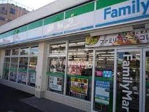 【コンビニエンスストア】ファミリーマート　板橋三丁目店まで495ｍ