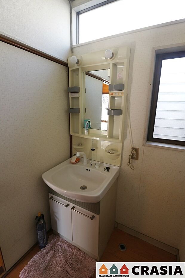 気持ちのいい朝をつくりだしてくれる洗面室はシンプルなデザインで仕上げられています（2023年10月撮影）