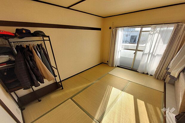 和室6帖。南向きで陽当たりが良く、明るいお部屋です！