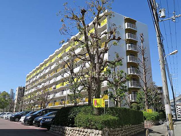 阪急東奈良高層住宅E棟の外観（南東側から）