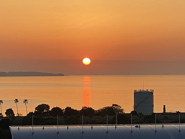 別府湾から朝日が昇ります