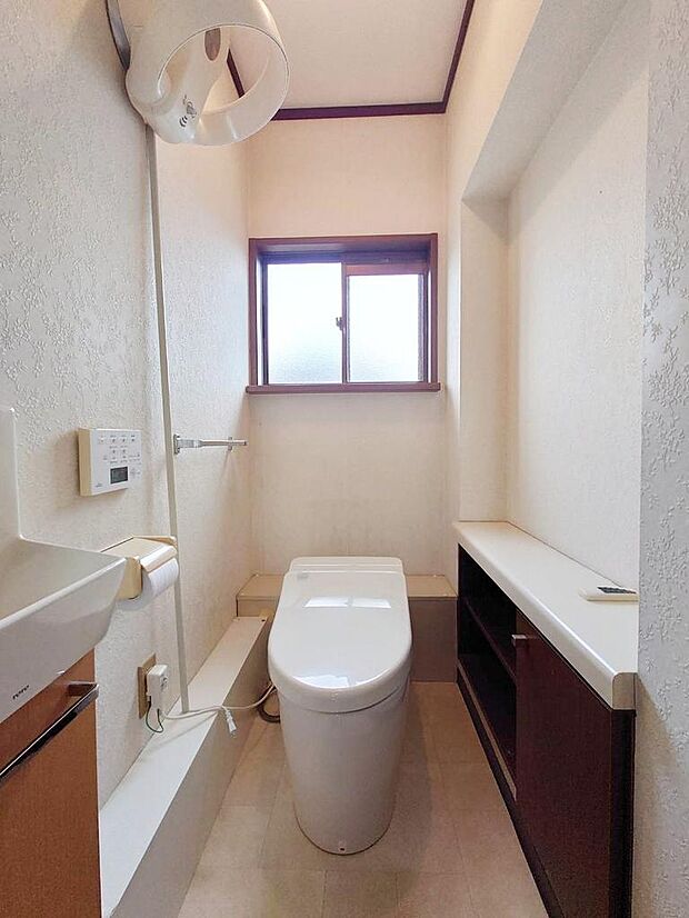 トイレは1階と2階にそれぞれあり、便利です。　