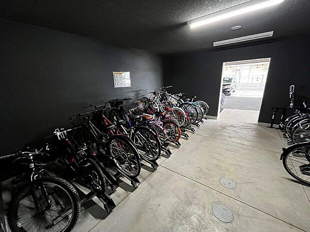 駐輪場があると子どもの自転車等で場所を取らなくて済むので玄関がスッキリしますね。