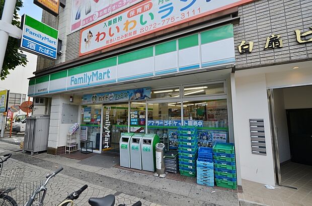 【コンビニエンスストア】ファミリーマート阪急伊丹駅前店まで299ｍ