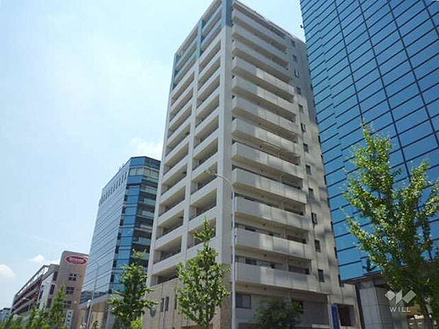 メゾンドール千里中央は北大阪急行新駅「箕面船場阪大前駅」から徒歩2分の立地にある2003年築の分譲マンションです。