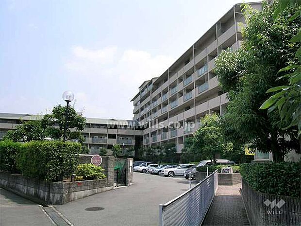 【敷地入口】このマンションは北大阪急行「桃山台」駅から徒歩15分の場所にございます。