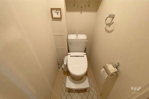 【トイレ】ウォシュレット機能に保温機能と、十分な機能がございます。丁寧にお使いです。