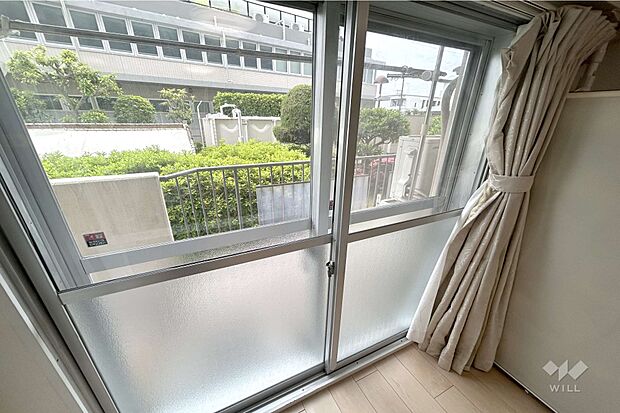 窓は内窓もついております。二重にすることにより防音性や断熱性も高まり快適な空間となります。