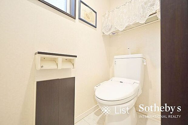 ■トイレ■清潔感のあるシャワートイレ！2箇所完備されています！ウォシュレットトイレはクロスも清潔感のあるデザインを採用しました！