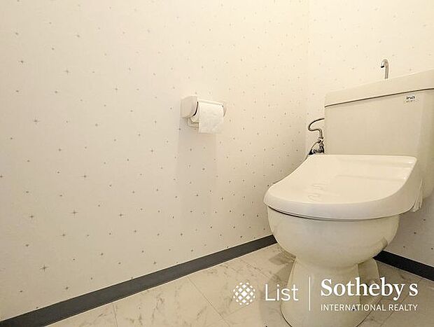 ◆トイレ◆白を基調にした清潔感溢れる空間。