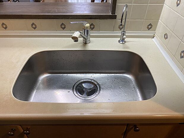 浄水器付きのキッチン！いつでもきれいな水を飲んでいただけます。