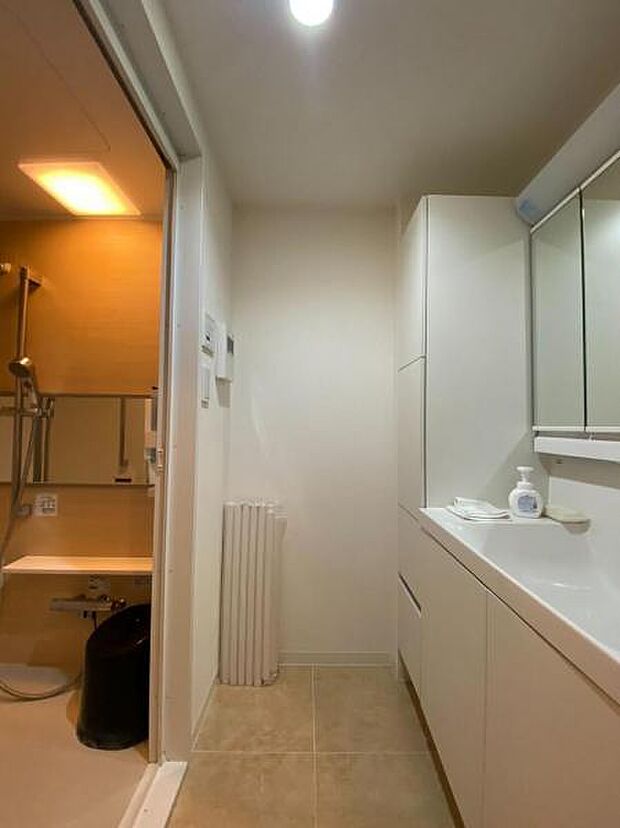 《浴室・洗面所》浴室と洗面所の位置関係はこのようになっています。
