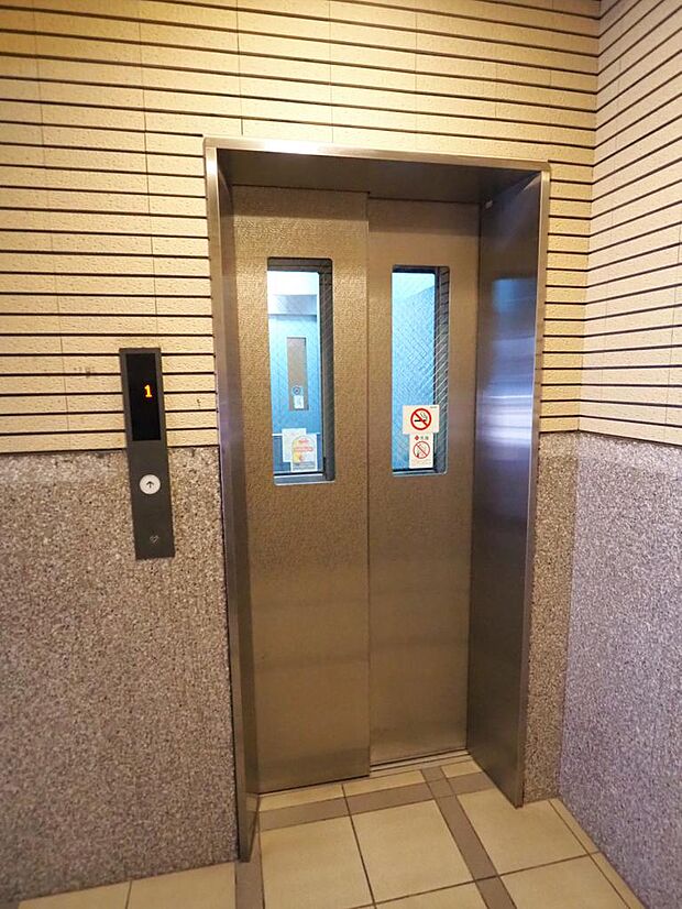 1階エレベーター乗場
