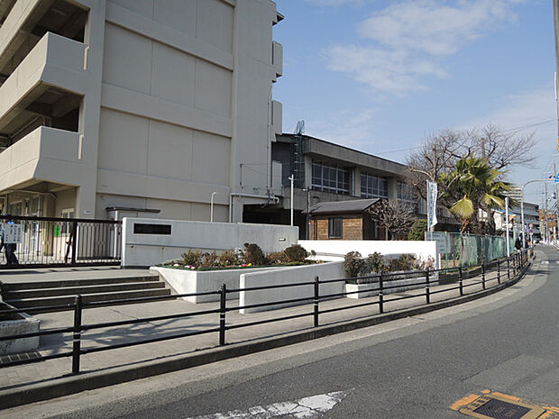 【小学校】吹田市立山手小学校まで209ｍ