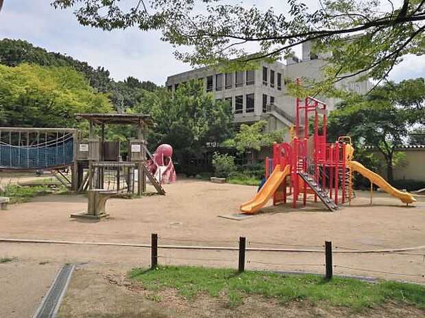 【公園】片山公園まで977ｍ