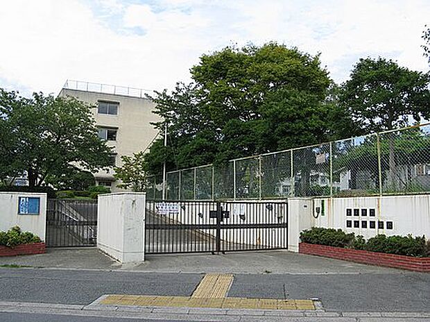 【中学校】豊中市立第十五中学校まで674ｍ