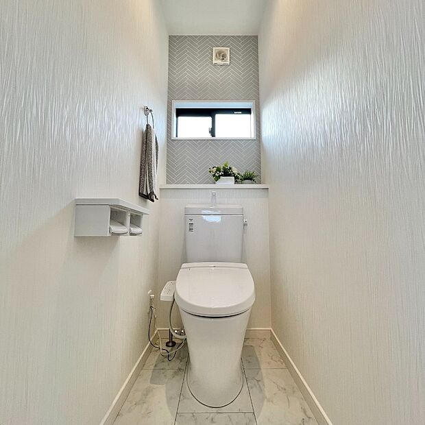 2階トイレ　快適な温水洗浄暖房便座